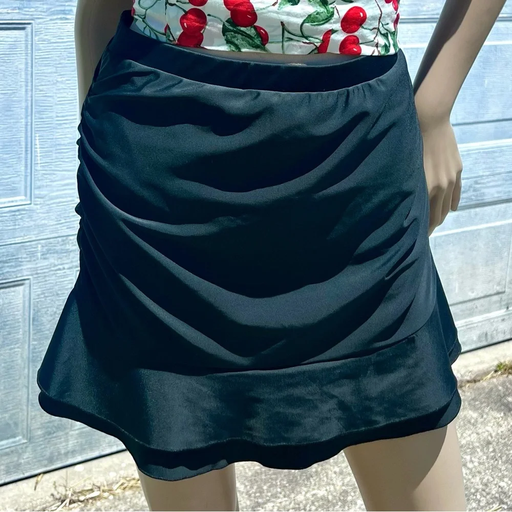 - Tulip Hem Ruched Side Swim Skirt SZ 16! LIKE NEW!